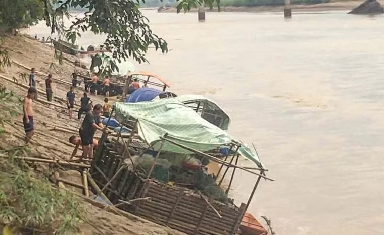 Hơn 3 tấn cá lồng nuôi trong lòng hồ thủy điện bị chết