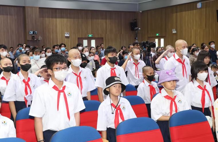 Khai giảng lớp học đặc biệt trong bệnh viện