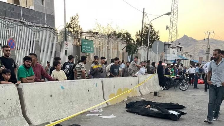 Xe bồn chở nhiên liệu phát nổ ở Iran, ít nhất 10 người tử vong