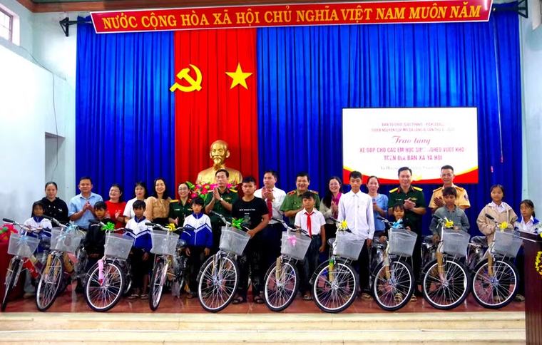 Chương trình thiện nguyện trao 73 xe đạp học sinh