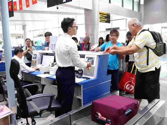 Liên Khương International Airport welcomes first int’l flight since reopening