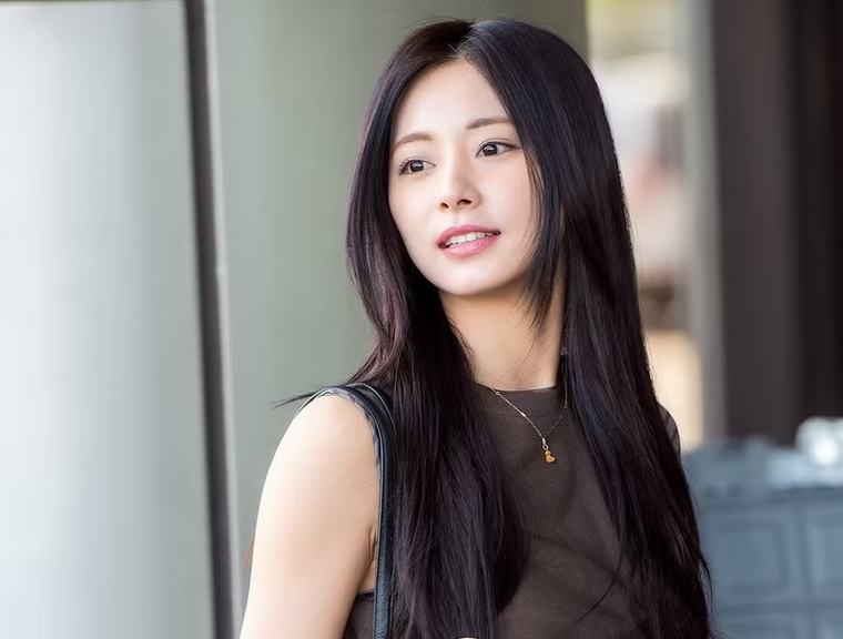 Tzuyu (TWICE) 'sánh đôi' cùng Jang Wonyoung