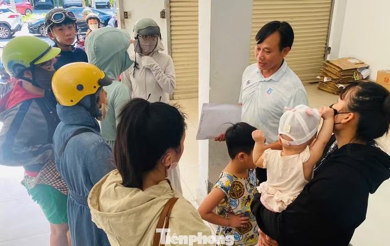 Mai khai giảng, chiều nay phụ huynh Đà Nẵng vẫn chạy đôn chạy đáo tìm sách