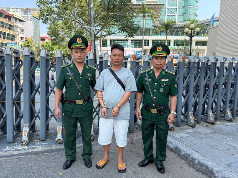 Khởi tố người Trung Quốc đưa tiền vào Việt Nam để buôn bán nhưng không khai báo