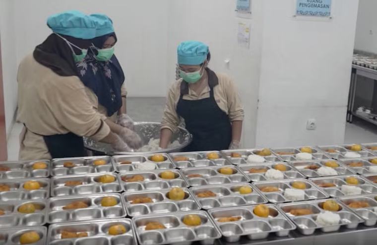 Hơn 1.700 người Indonesia ngộ độc sau bữa ăn miễn phí