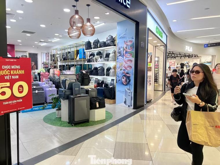 Hai thái cực của hàng giảm giá