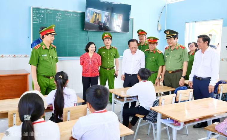 Gần 8,5 tỷ đồng hỗ trợ cải thiện điều kiện sống và học tập tại Cà Mau