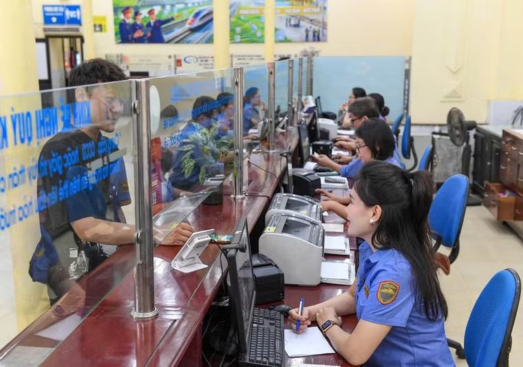 Ngành Đường sắt bắt đầu mở bán 300.000 vé tàu Tết Nguyên Đán Đinh Mùi