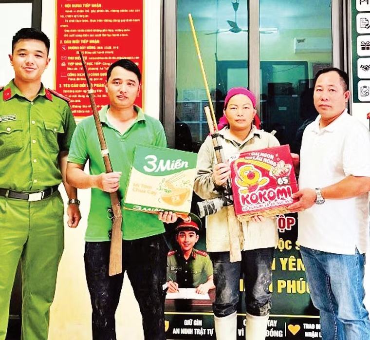 Chủ động giao nộp vũ khí, giữ bình yên từ cơ sở