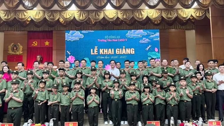 Những trang sách đầu tiên đến với Trường Văn hóa CAND V