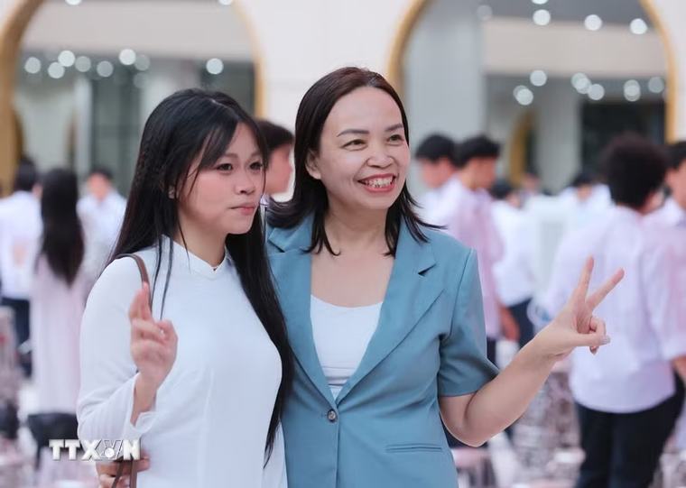 Học sinh cả nước tưng bừng khai giảng Năm học mới 2026-2027