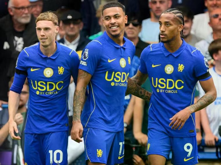 Tại sao áo đấu của Chelsea khiến fan Hong Kong lo ngại, không dám mặc?