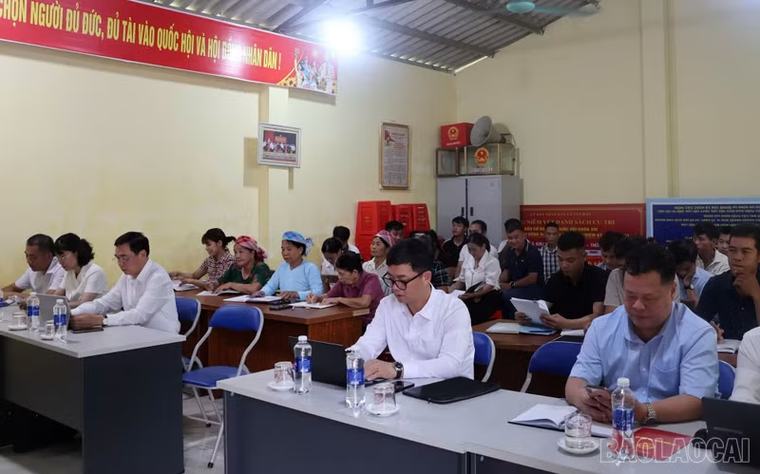 Chủ nhiệm Ủy ban Kiểm tra Tỉnh ủy Nguyễn Minh Toàn dự sinh hoạt chi bộ thường kỳ tại xã Văn Bàn