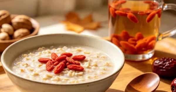 Ăn kỷ tử mỗi ngày để "bồi bổ", người đàn ông 56 tuổi ngỡ ngàng khi đi khám