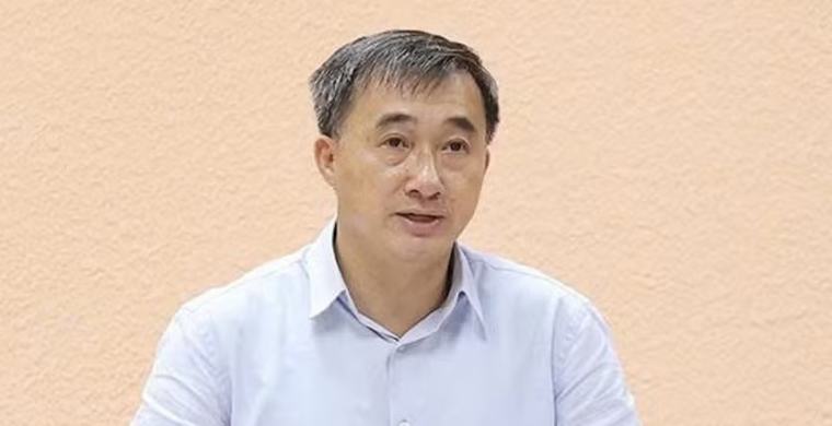 Trước khi bị bắt, Thứ trưởng Trần Văn Thuấn từng giữ những vị trí nào trong ngành y tế?