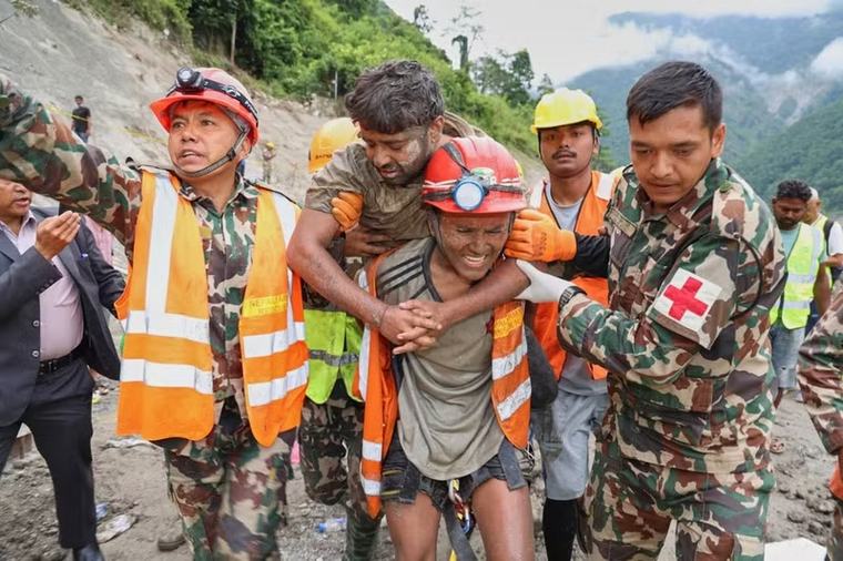 Việt Nam viện trợ khẩn cấp 300.000 USD giúp Nepal khắc phục hậu quả thiên tai