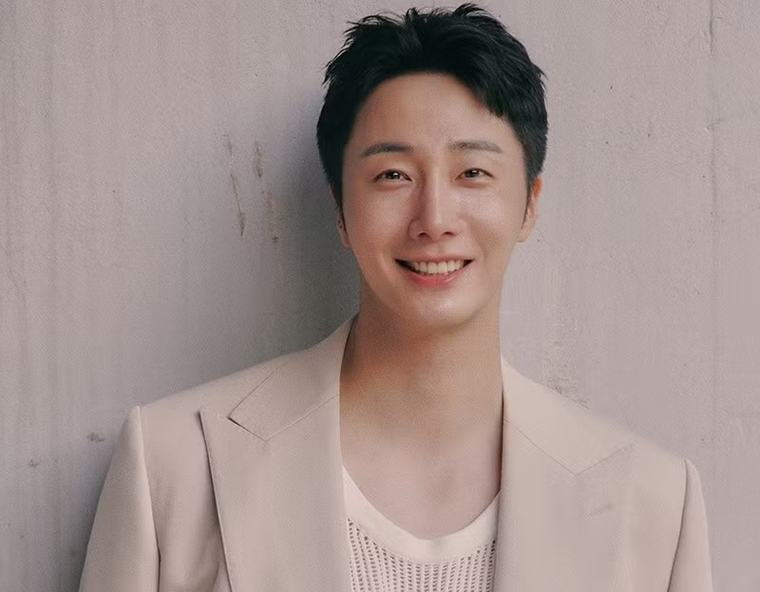 Jung Il Woo tiếp bước Lee Know của Stray Kids hỗ trợ nạn nhân lũ lụt tại Nepal