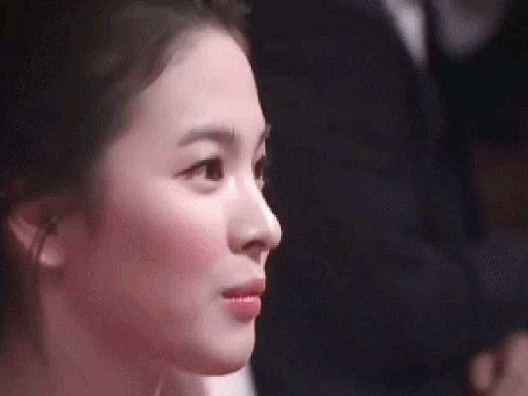 Viral nhan sắc tuổi 23 của Song Hye Kyo: So với hiện tại mà ngỡ ngàng!