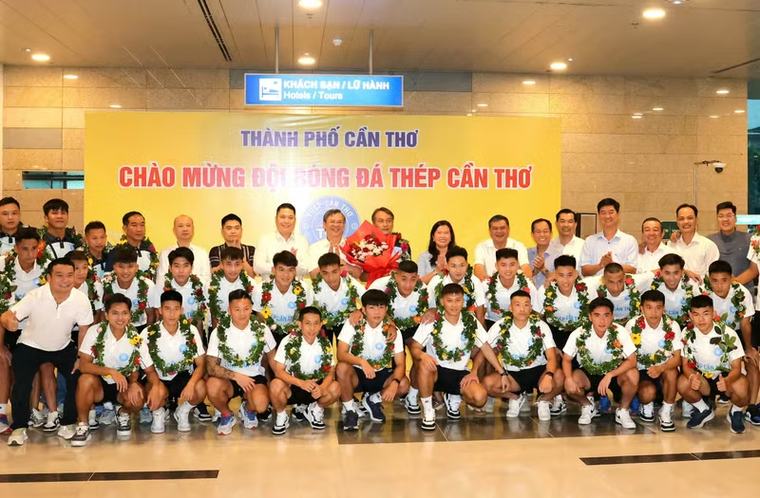 Sau 3 năm vắng bóng, bóng đá chuyên nghiệp trở lại Cần Thơ