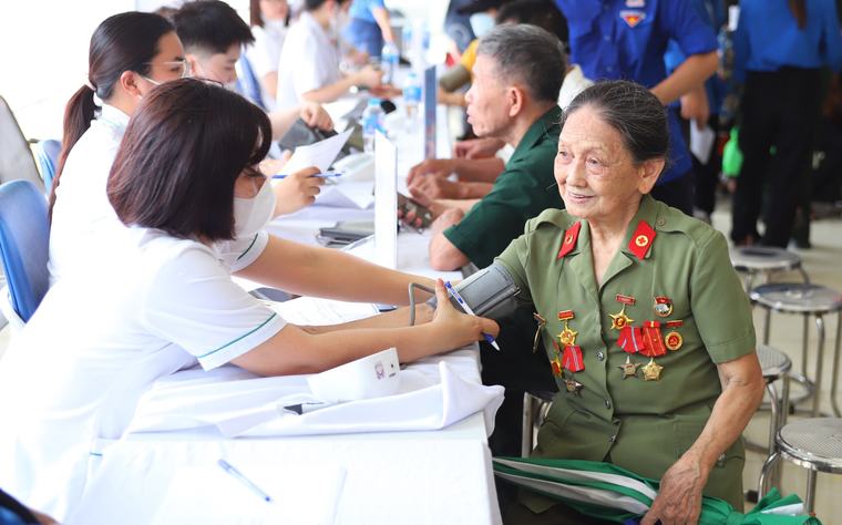 Đẩy mạnh xây dựng, hoàn thiện tiêu chuẩn, quy chuẩn quốc gia về y tế