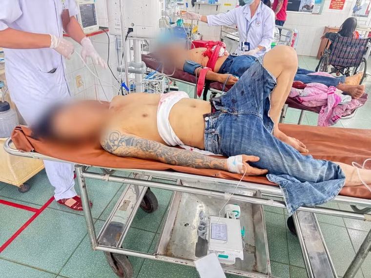 Mâu thuẫn tình cảm và tiền bạc, đâm chết nữ chủ quán rồi tự sát