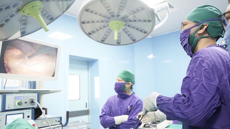 Đau bụng âm ỉ tưởng đơn giản, đi khám mới biết mình có khối u thận nguy hiểm