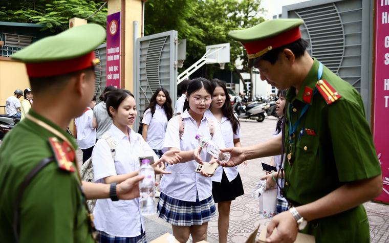 Hà Nội bảo đảm trật tự an toàn giao thông trong ngày khai giảng năm học mới