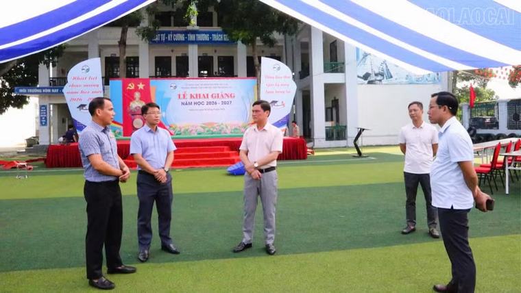Phường Nghĩa Lộ kiểm tra công tác chuẩn bị năm học mới tại các trường học