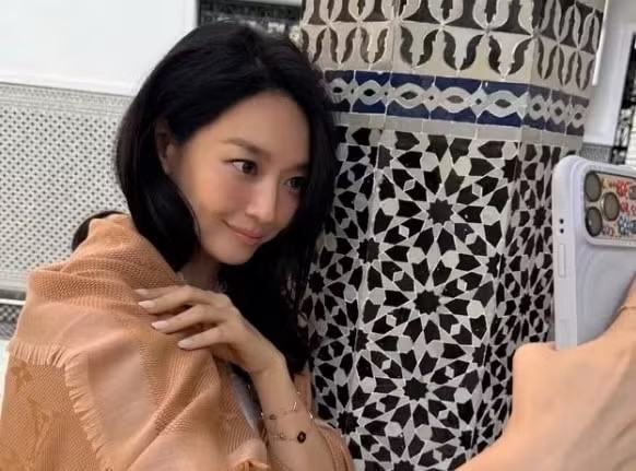 Tại sao hơn 70 tỷ đồng lại bị rút khỏi tài khoản của Shin Min Ah trong suốt 15 năm?