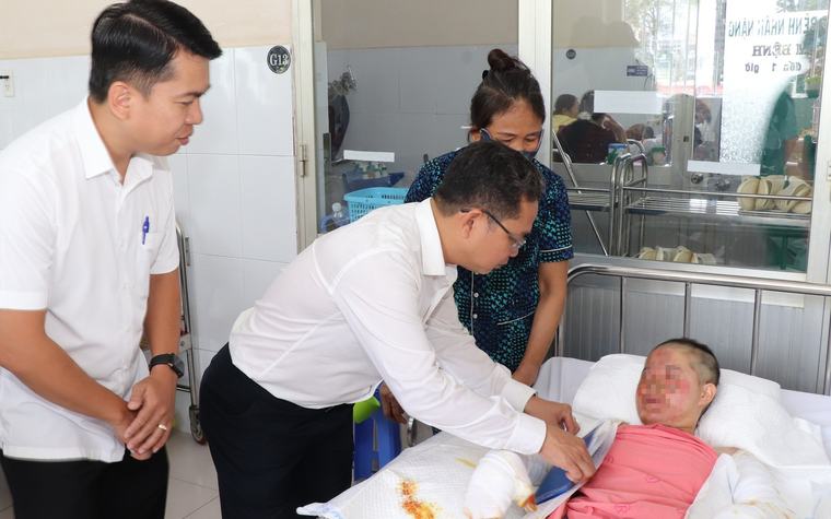 TPHCM hỗ trợ nạn nhân trong vụ cháy tại Đông Hưng Thuận khiến 2 người tử vong