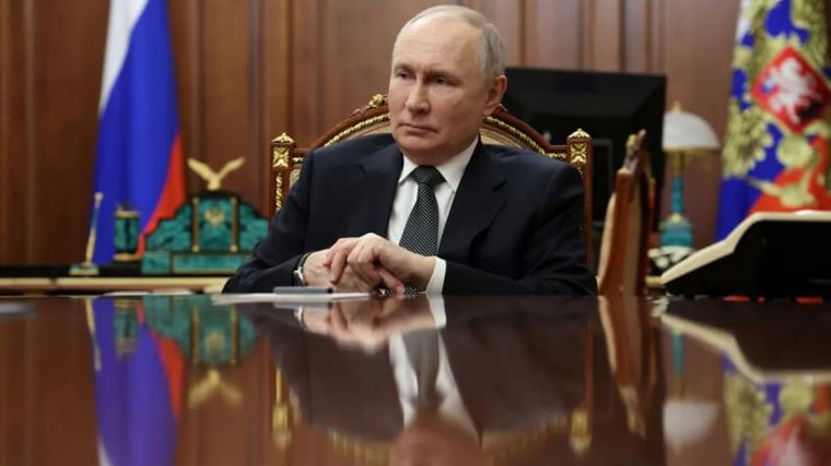 Ông Putin bất ngờ ra lệnh dừng các cuộc tấn công vào Kiev