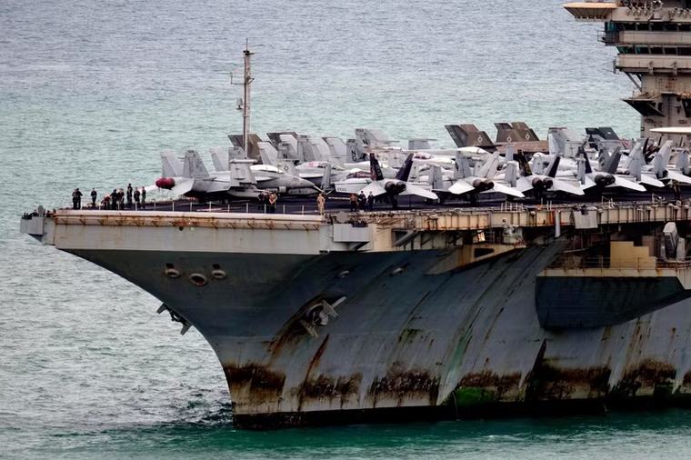 Tàu sân bay Mỹ loang lổ vết rỉ sét sau chiến dịch ở Trung Đông