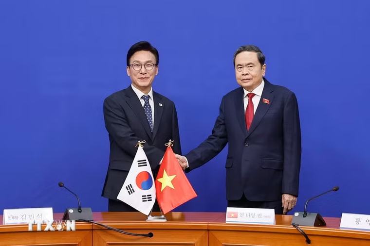 Chủ tịch Quốc hội Trần Thanh Mẫn tiếp Chủ tịch Đảng Dân chủ Đồng hành Hàn Quốc