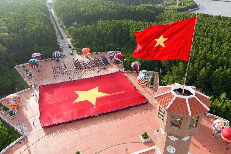 Những hình ảnh ấn tượng lễ chào cờ 'Tôi yêu Tổ quốc tôi' ngày Quốc khánh