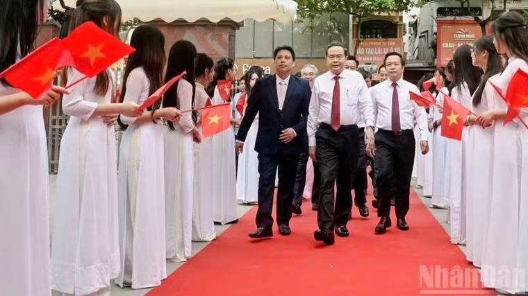 Chủ tịch Quốc hội Trần Thanh Mẫn dự Lễ khai giảng năm học 2026-2027 tại Trường trung học phổ thông Lê Quý Đôn, tỉnh Hưng Yên