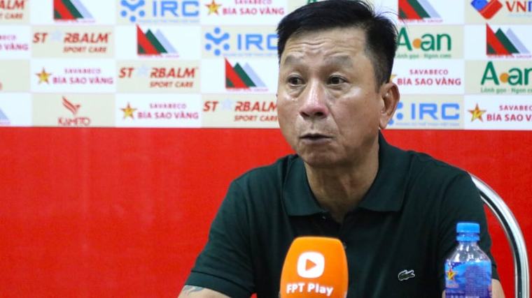HLV Văn Sỹ Sơn: “Đa số cầu thủ SLNA vừa đá giải U21 và U19"