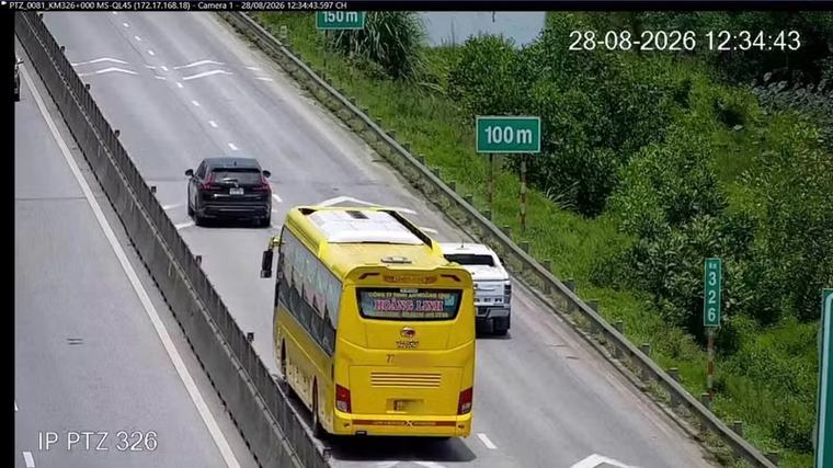 Từ quy định 'khoảng cách an toàn trên cao tốc': Bài toán quản trị dòng xe ở Việt Nam
