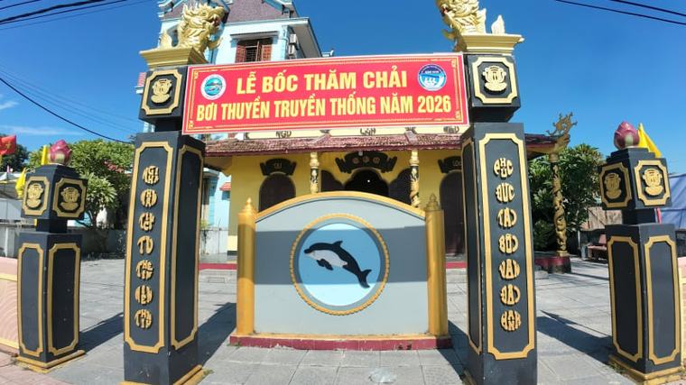 Làng cổ Quảng Trị là một làng biển, cả làng thờ 2 bộ xương cá voi dài 26m, thuộc top kích thước lớn nhất Việt Nam