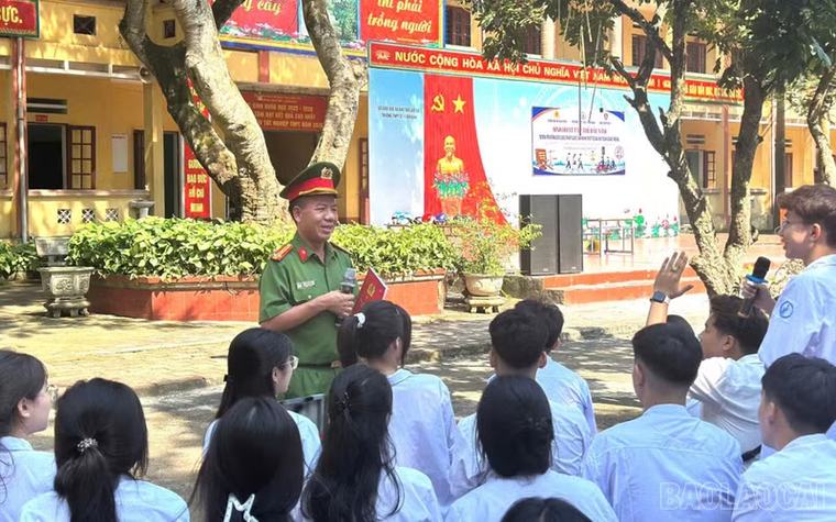 Gần 1.000 giáo viên, học sinh Trường THPT số 1 Văn Bàn được trang bị kiến thức pháp luật đầu năm học