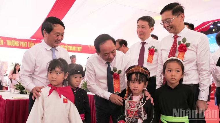 Đồng chí Trịnh Văn Quyết dự Lễ khai giảng năm học mới tại Tuyên Quang