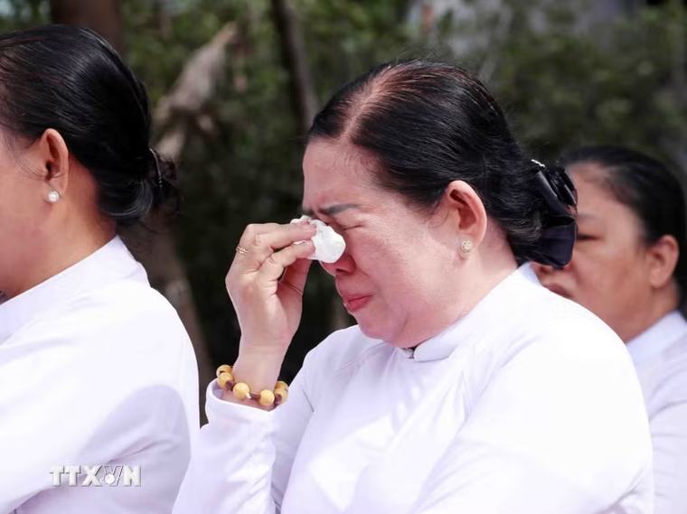 TP Hồ Chí Minh: Cầu siêu tưởng niệm Anh hùng liệt sỹ ở Công viên Lê Thị Riêng