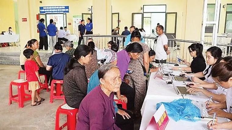 Tăng tốc khám sức khỏe định kỳ cho người dân