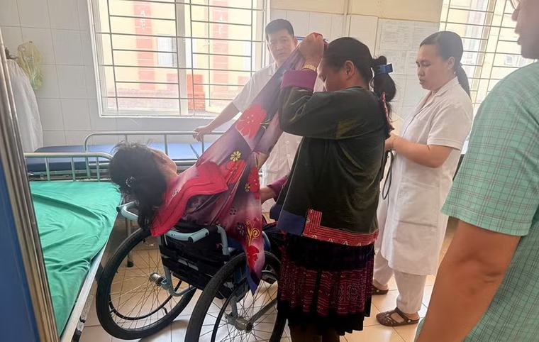 Công an xã kịp thời cứu giúp người dân gặp nạn