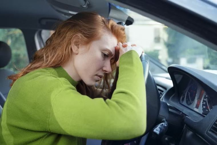 Lái xe khi còn mệt sau khi uống rượu cũng nguy hiểm như lái xe khi say