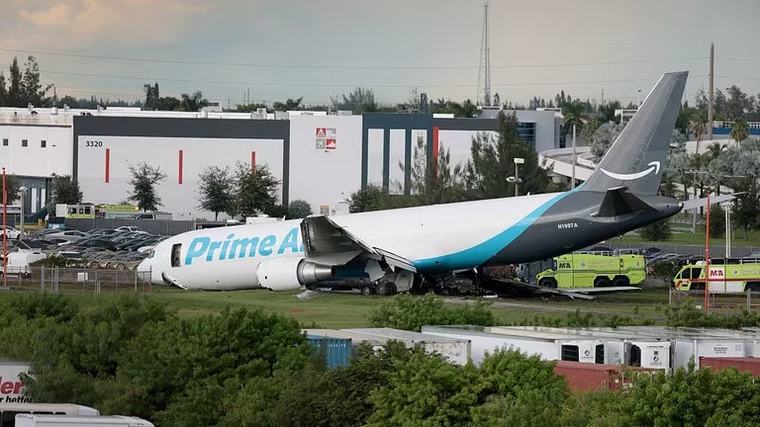 Máy bay chở hàng Boeing 767 lao khỏi đường băng ở Mỹ, 5 người thiệt mạng