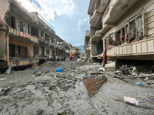China-Nepal flood toll tops 1,000 as tunnel rescue offers last hope