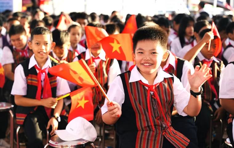 Học sinh miền núi ở Huế náo nức trong ngày khai trường