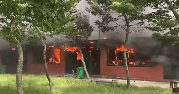 Lửa cháy ngùn ngụt tại nơi nghỉ trưa khu sinh thái Green Pack Phù Đổng