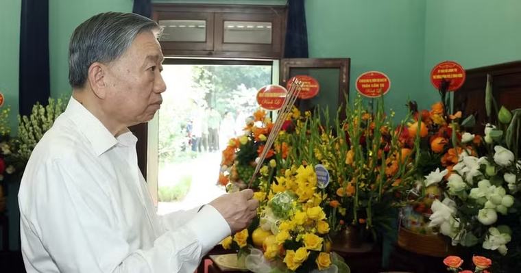 Tổng Bí thư, Chủ tịch nước Tô Lâm dâng hương tưởng nhớ Chủ tịch Hồ Chí Minh