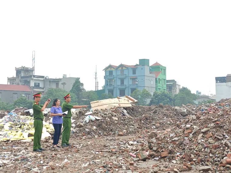 Khởi tố 5 đối tượng đổ trộm hàng nghìn tấn phế thải thi công Vành đai 2.5 và cải tạo sông Kim Ngưu